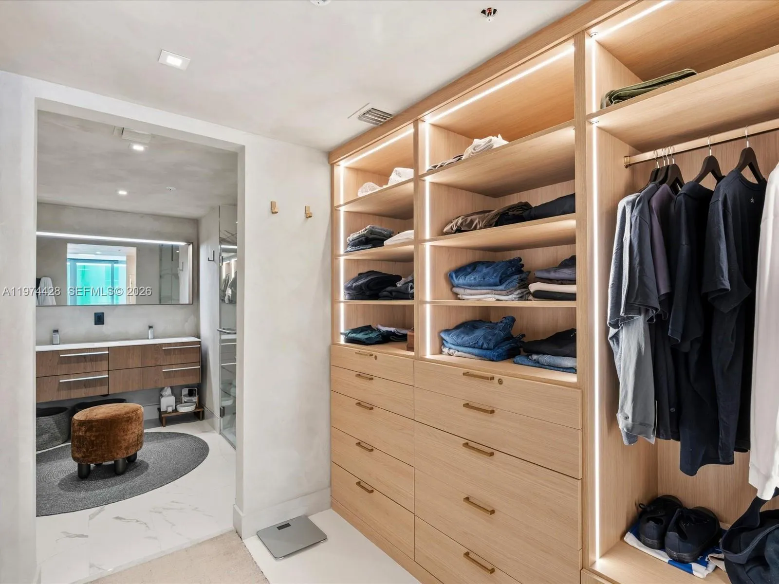 9521 E Bay Harbor Dr 705, Bay Harbor Islands, Flor, Bay Harbor Islands, Florida 33154, 1 Bedroom Bedrooms, ,2 BathroomsBathrooms,Residential Lease,For Rent,9521 E Bay Harbor Dr 705, Bay Harbor Islands, Flor,A11974428