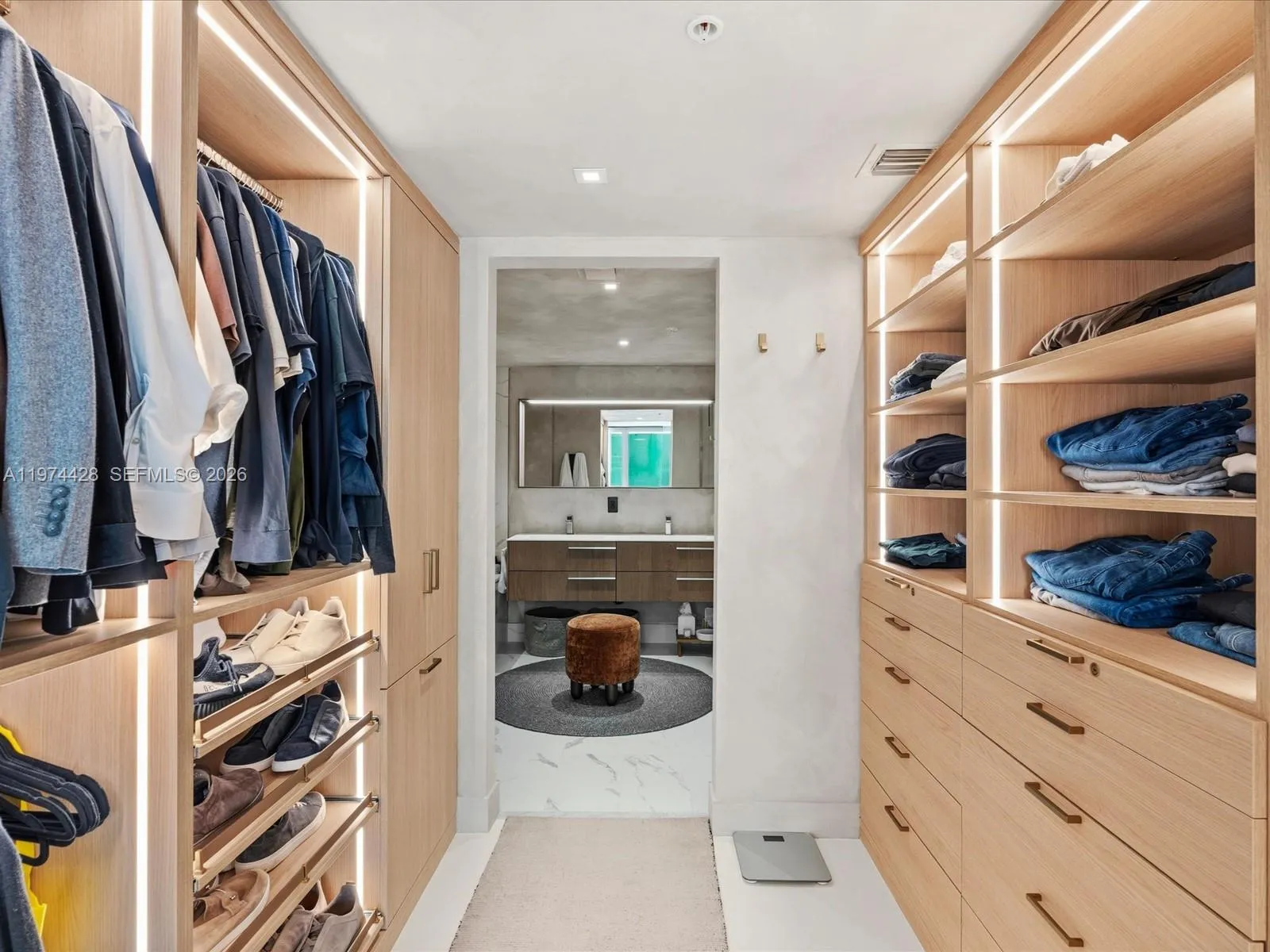 9521 E Bay Harbor Dr 705, Bay Harbor Islands, Flor, Bay Harbor Islands, Florida 33154, 1 Bedroom Bedrooms, ,2 BathroomsBathrooms,Residential Lease,For Rent,9521 E Bay Harbor Dr 705, Bay Harbor Islands, Flor,A11974428