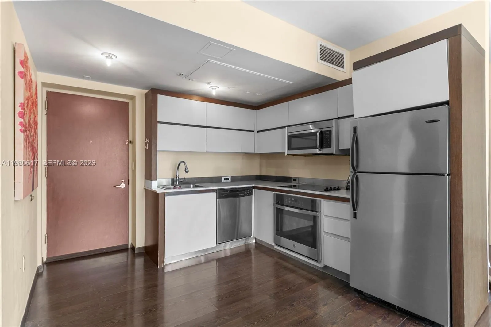 435 21st St 301, Miami Beach, Florida 33139, Miami Beach, Florida 33139, 2 Bedrooms Bedrooms, ,2 BathroomsBathrooms,Residential Lease,For Rent,435 21st St 301, Miami Beach, Florida 33139,A11980617