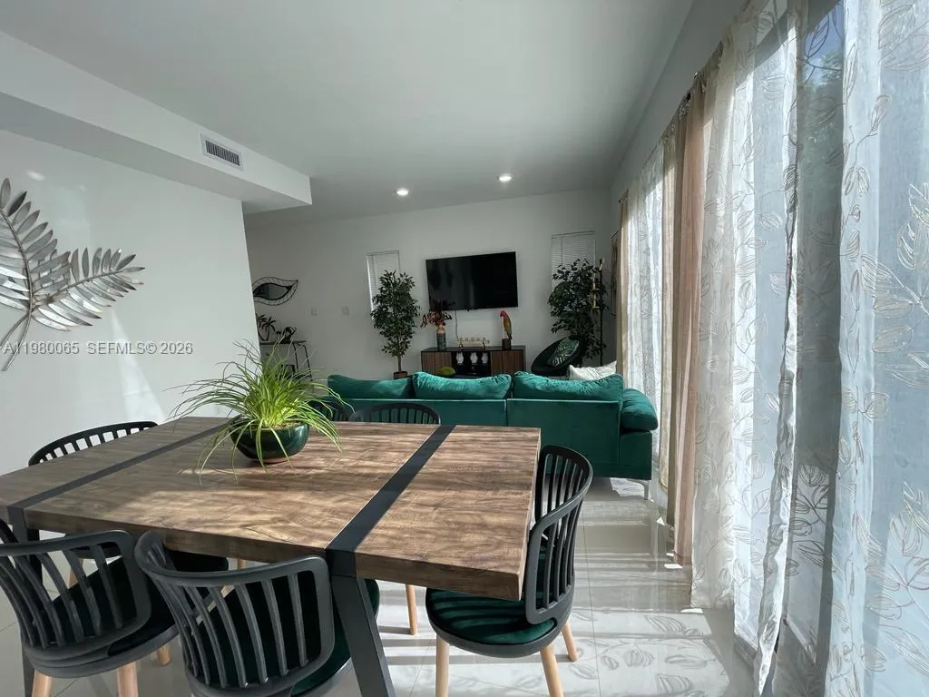 302 Nw 11th Ct 302, Florida City, Florida 33034, Florida City, Florida 33034, 5 Bedrooms Bedrooms, ,4 BathroomsBathrooms,Residential Lease,For Rent,302 Nw 11th Ct 302, Florida City, Florida 33034,A11980065