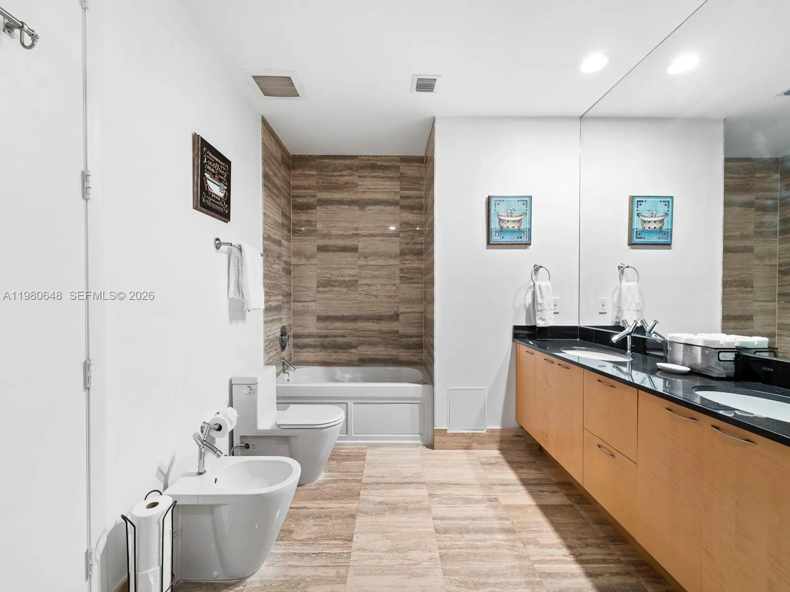 15901 Collins Ave 405, Sunny Isles Beach, Florida, Sunny Isles Beach, Florida 33160, 2 Bedrooms Bedrooms, ,2 BathroomsBathrooms,Residential Lease,For Rent,15901 Collins Ave 405, Sunny Isles Beach, Florida ,A11980648
