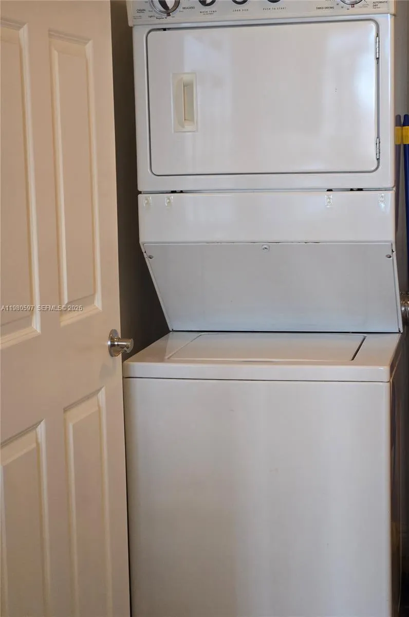 888 S Douglas Rd 1114, Coral Gables, Florida 33134, Coral Gables, Florida 33134, 2 Bedrooms Bedrooms, ,2 BathroomsBathrooms,Residential Lease,For Rent,888 S Douglas Rd 1114, Coral Gables, Florida 33134,A11980597