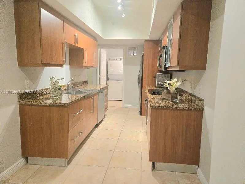 888 S Douglas Rd 1114, Coral Gables, Florida 33134, Coral Gables, Florida 33134, 2 Bedrooms Bedrooms, ,2 BathroomsBathrooms,Residential Lease,For Rent,888 S Douglas Rd 1114, Coral Gables, Florida 33134,A11980597