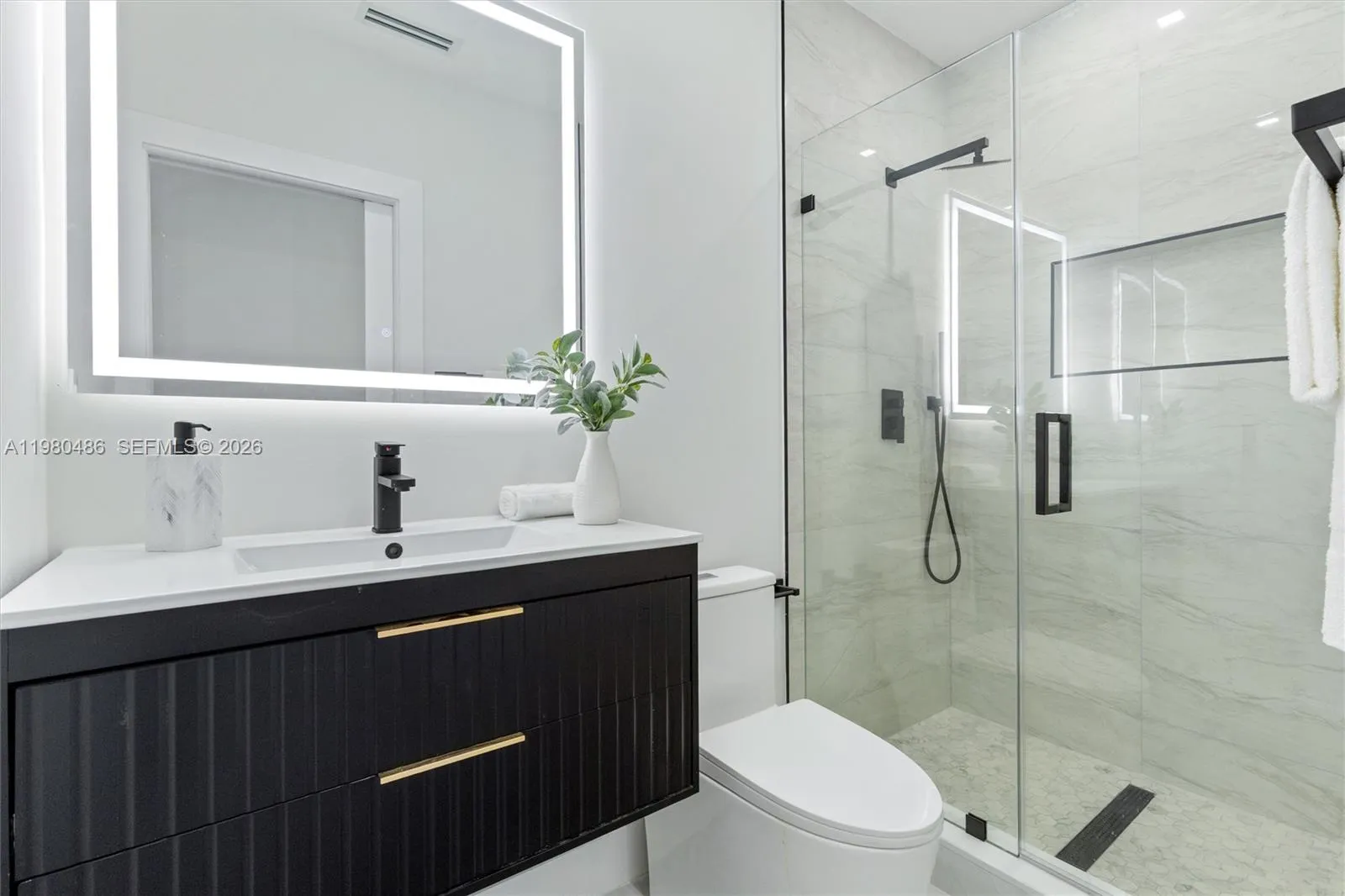 1840 Ne 199th St, Miami, Florida 33179, Miami, Florida 33179, 5 Bedrooms Bedrooms, ,5 BathroomsBathrooms,Residential,For Sale,1840 Ne 199th St, Miami, Florida 33179,A11980486