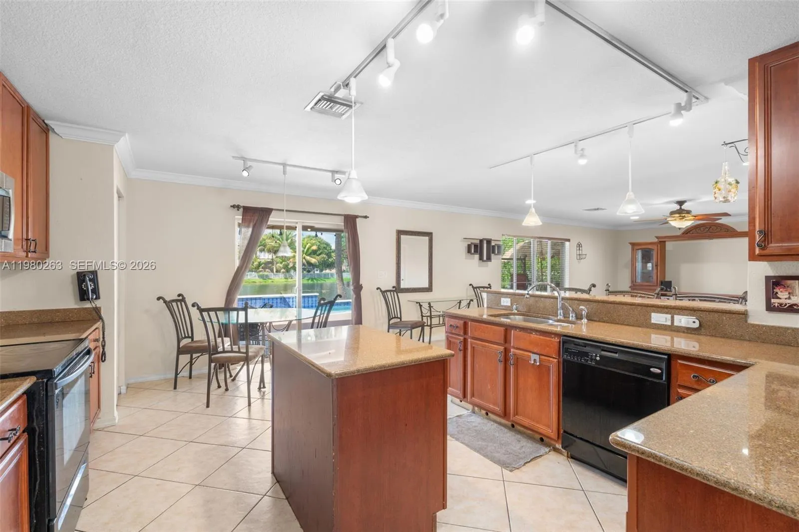 Eat-in, island, pantry overlooking water