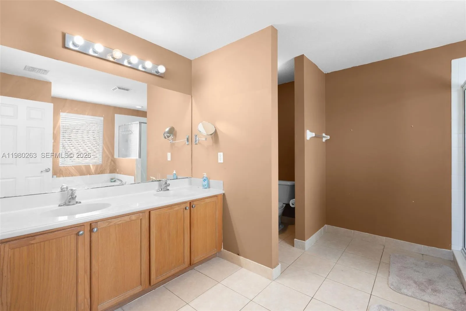 Spacious with large soaking tub