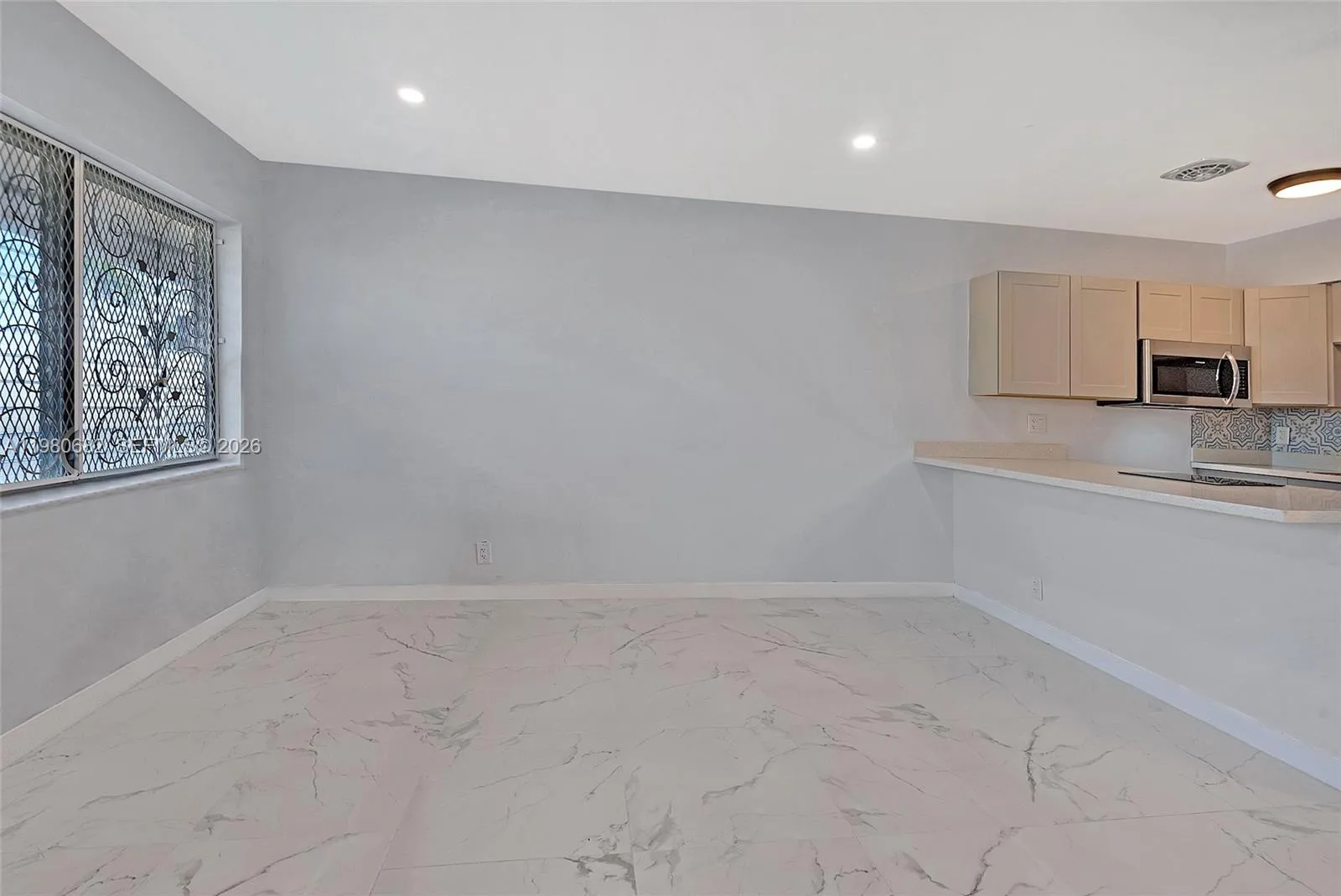 820 Sw 11th Ave 14b, Hallandale Beach, Florida 330, Hallandale Beach, Florida 33009, 1 Bedroom Bedrooms, ,1 BathroomBathrooms,Residential Lease,For Rent,820 Sw 11th Ave 14b, Hallandale Beach, Florida 330,A11980682