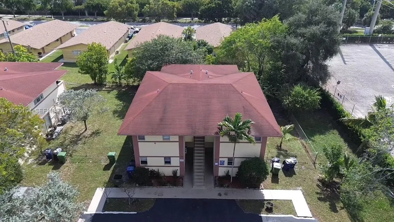 825 Sw 10th St B, Hallandale Beach, Florida 33009, Hallandale Beach, Florida 33009, 2 Bedrooms Bedrooms, ,2 BathroomsBathrooms,Residential Lease,For Rent,825 Sw 10th St B, Hallandale Beach, Florida 33009,A11980154