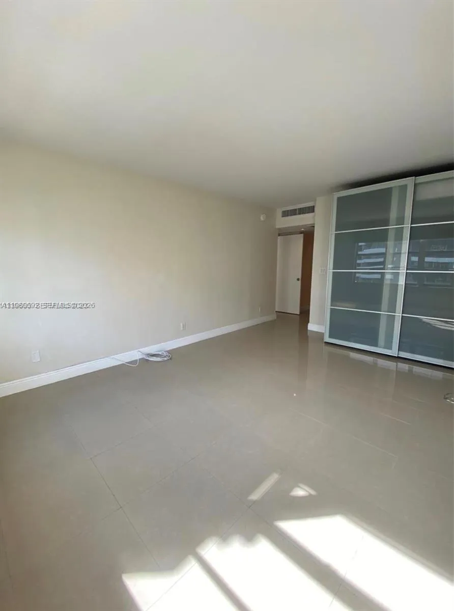 5600 Collins Ave 9y, Miami Beach, Florida 33140, Miami Beach, Florida 33140, 2 Bedrooms Bedrooms, ,2 BathroomsBathrooms,Residential Lease,For Rent,5600 Collins Ave 9y, Miami Beach, Florida 33140,A11980692