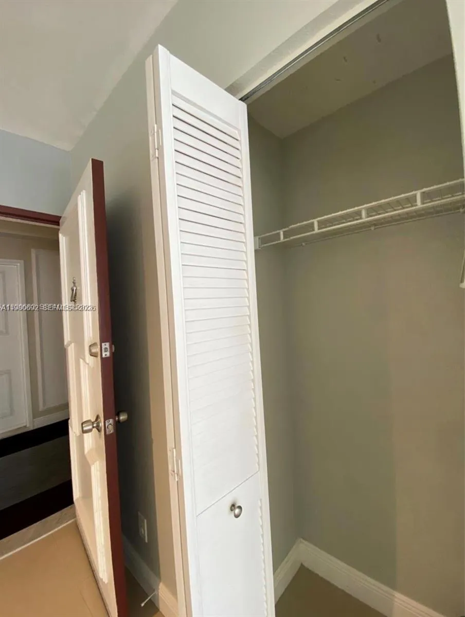 5600 Collins Ave 9y, Miami Beach, Florida 33140, Miami Beach, Florida 33140, 2 Bedrooms Bedrooms, ,2 BathroomsBathrooms,Residential Lease,For Rent,5600 Collins Ave 9y, Miami Beach, Florida 33140,A11980692