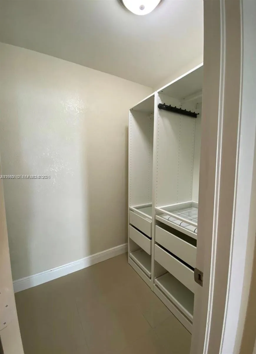 5600 Collins Ave 9y, Miami Beach, Florida 33140, Miami Beach, Florida 33140, 2 Bedrooms Bedrooms, ,2 BathroomsBathrooms,Residential Lease,For Rent,5600 Collins Ave 9y, Miami Beach, Florida 33140,A11980692