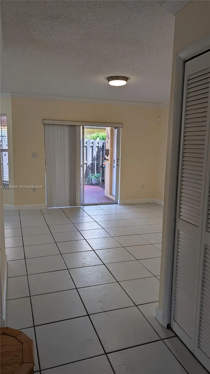 202 W Forest Oak Cir 202, Davie, Florida 33325, Davie, Florida 33325, 3 Bedrooms Bedrooms, ,2 BathroomsBathrooms,Residential Lease,For Rent,202 W Forest Oak Cir 202, Davie, Florida 33325,A11980695