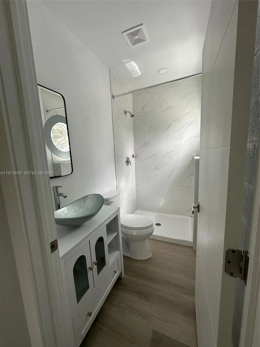 3 similar bathrooms