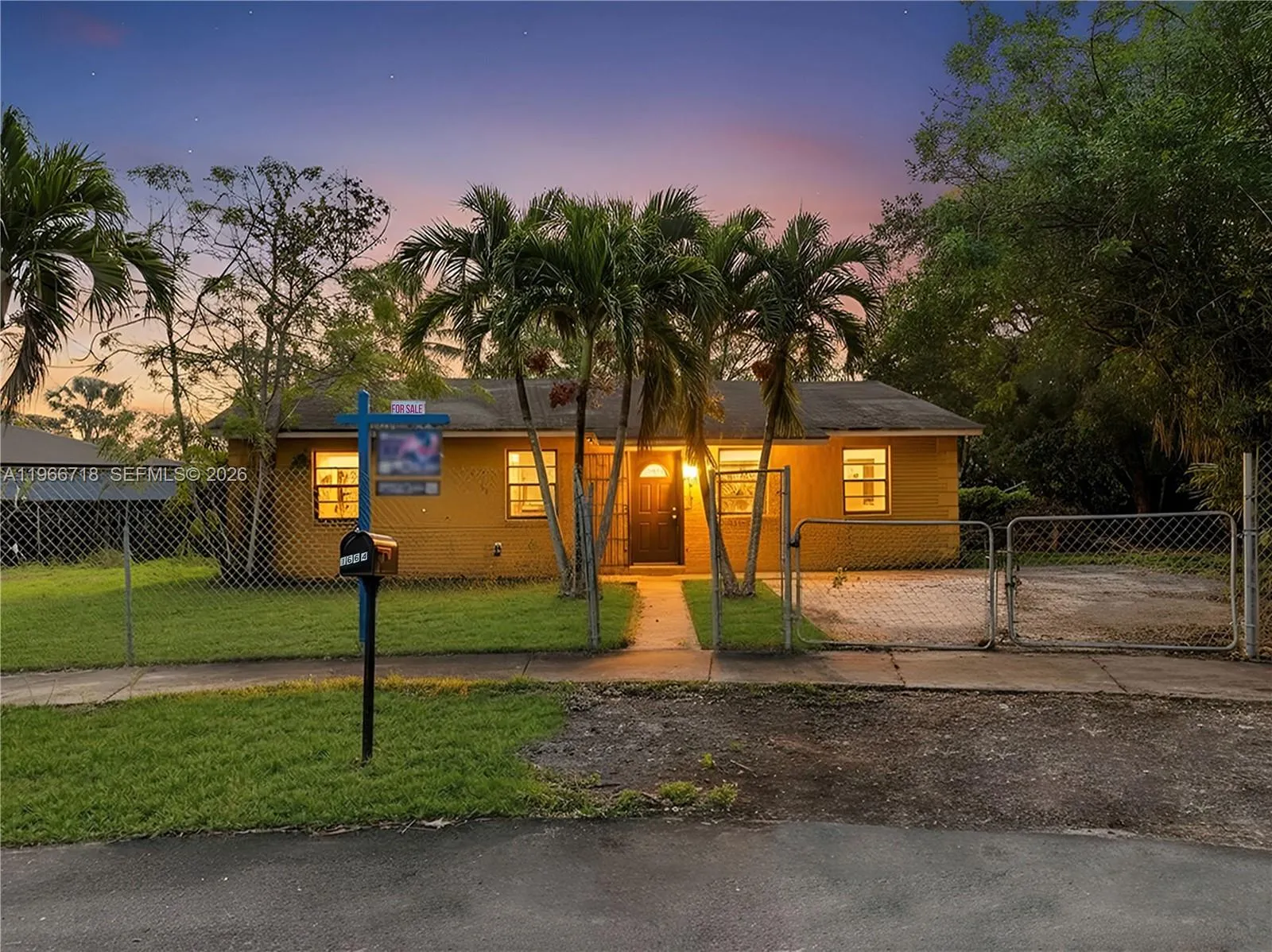 1664 Sw 2nd Ct, Homestead, Florida 33030, Homestead, Florida 33030, 4 Bedrooms Bedrooms, ,2 BathroomsBathrooms,Residential,For Sale,1664 Sw 2nd Ct, Homestead, Florida 33030,A11966718