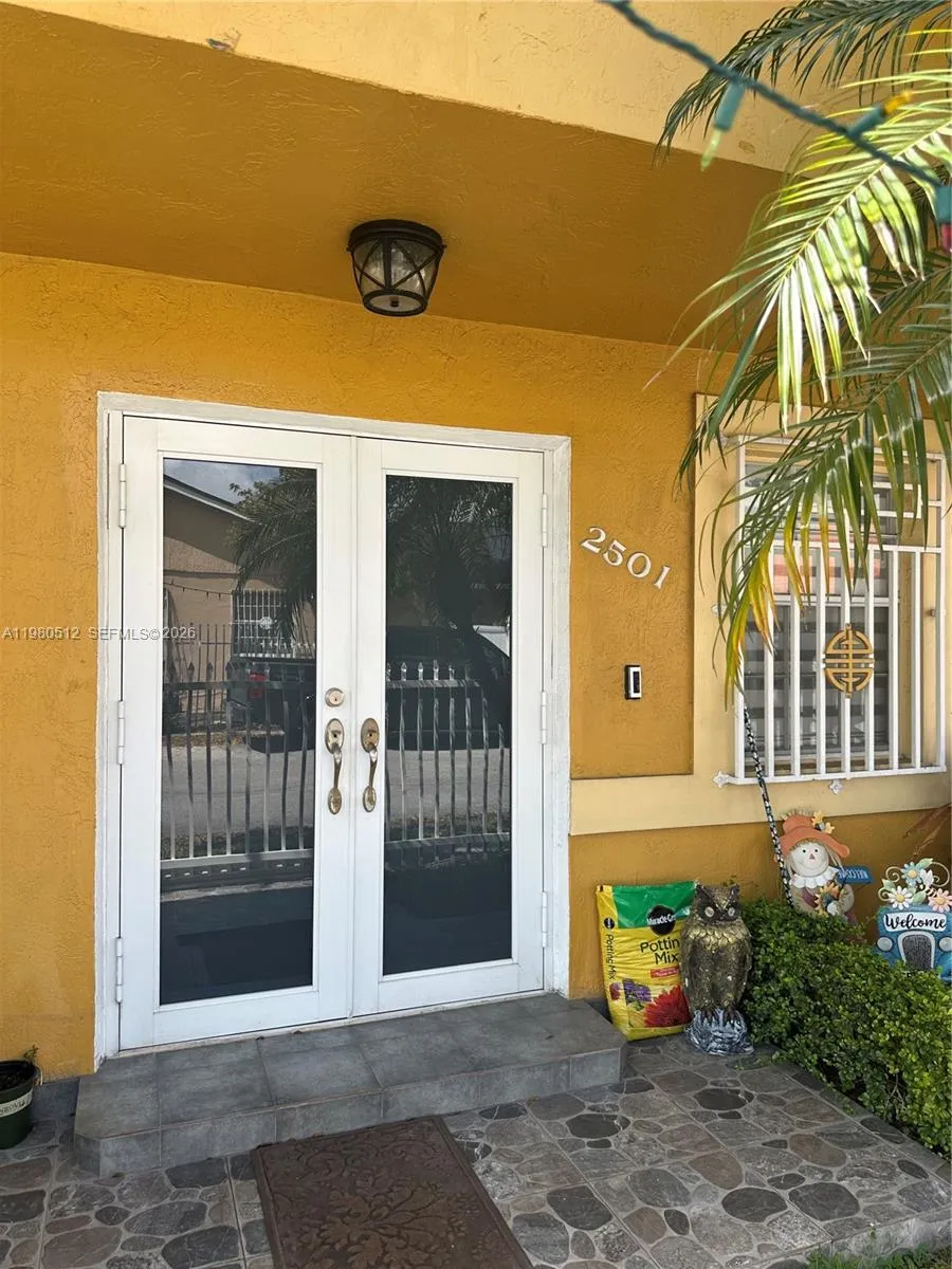 2501 W 73rd Pl, Hialeah, Florida 33016, Hialeah, Florida 33016, 3 Bedrooms Bedrooms, ,2 BathroomsBathrooms,Residential,For Sale,2501 W 73rd Pl, Hialeah, Florida 33016,A11980512