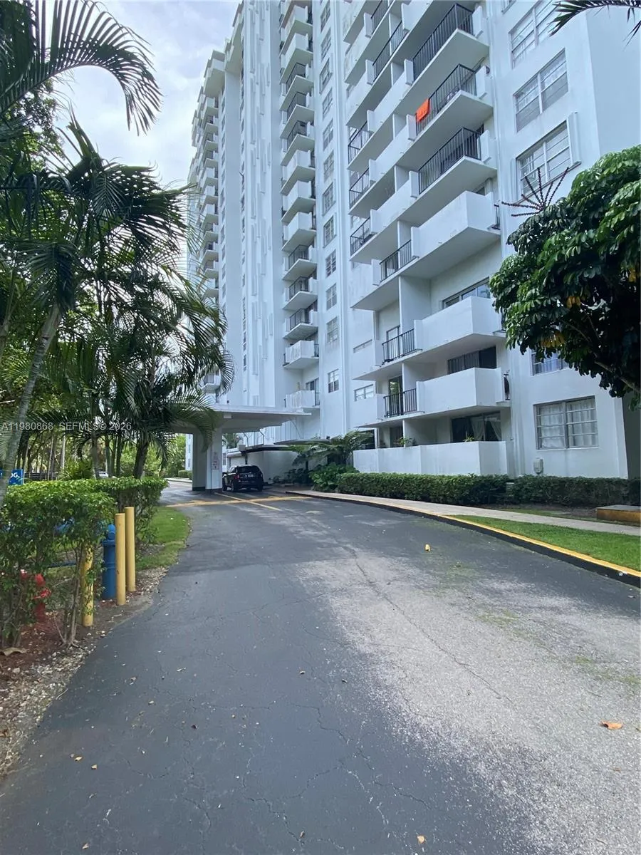 2780 Ne 183rd St 909, Aventura, Florida 33160, Aventura, Florida 33160, 2 Bedrooms Bedrooms, ,2 BathroomsBathrooms,Residential Lease,For Rent,2780 Ne 183rd St 909, Aventura, Florida 33160,A11980868