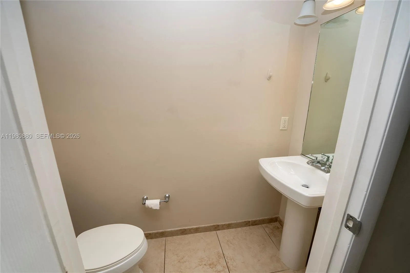 1300 Ponce De Leon Blvd 808, Coral Gables, Florida, Coral Gables, Florida 33134, 1 Bedroom Bedrooms, ,1 BathroomBathrooms,Residential Lease,For Rent,1300 Ponce De Leon Blvd 808, Coral Gables, Florida,A11980880