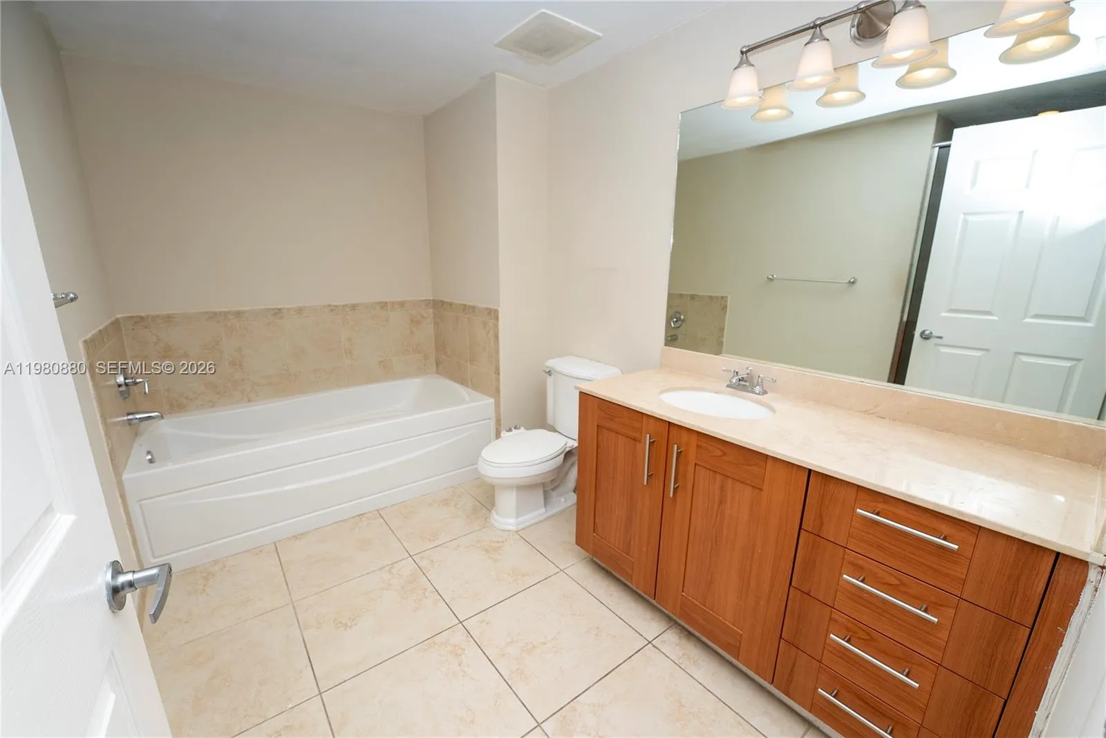 1300 Ponce De Leon Blvd 808, Coral Gables, Florida, Coral Gables, Florida 33134, 1 Bedroom Bedrooms, ,1 BathroomBathrooms,Residential Lease,For Rent,1300 Ponce De Leon Blvd 808, Coral Gables, Florida,A11980880