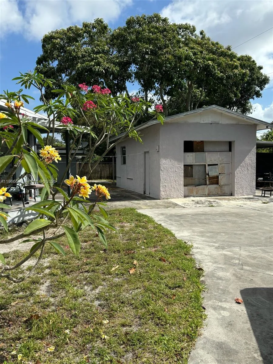 5096 Sw 28 Ter, Dania Beach, Florida 33312, Dania Beach, Florida 33312, 3 Bedrooms Bedrooms, ,2 BathroomsBathrooms,Residential,For Sale,5096 Sw 28 Ter, Dania Beach, Florida 33312,A11966508