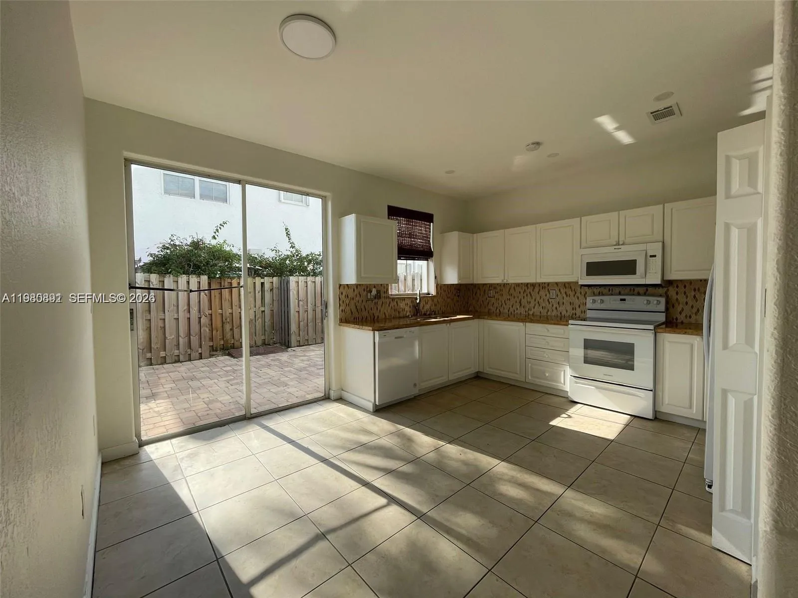 5440 Nw 107th Ave 201, Doral, Florida 33178, Doral, Florida 33178, 3 Bedrooms Bedrooms, ,3 BathroomsBathrooms,Residential Lease,For Rent,5440 Nw 107th Ave 201, Doral, Florida 33178,A11980891