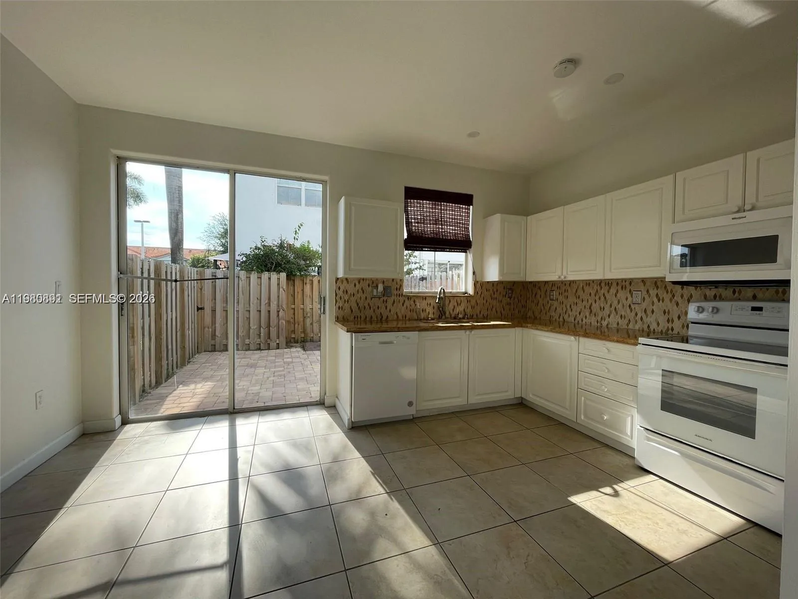 5440 Nw 107th Ave 201, Doral, Florida 33178, Doral, Florida 33178, 3 Bedrooms Bedrooms, ,3 BathroomsBathrooms,Residential Lease,For Rent,5440 Nw 107th Ave 201, Doral, Florida 33178,A11980891