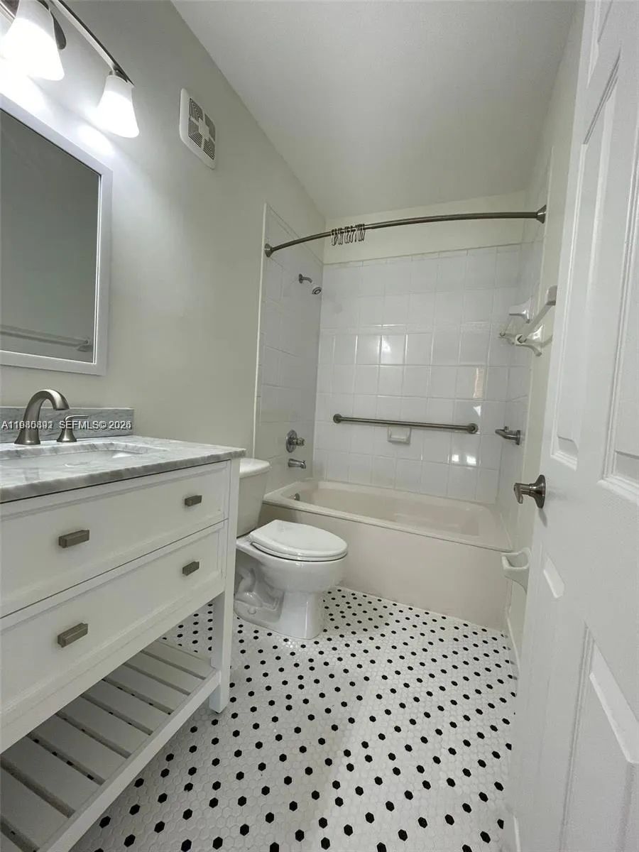 5440 Nw 107th Ave 201, Doral, Florida 33178, Doral, Florida 33178, 3 Bedrooms Bedrooms, ,3 BathroomsBathrooms,Residential Lease,For Rent,5440 Nw 107th Ave 201, Doral, Florida 33178,A11980891