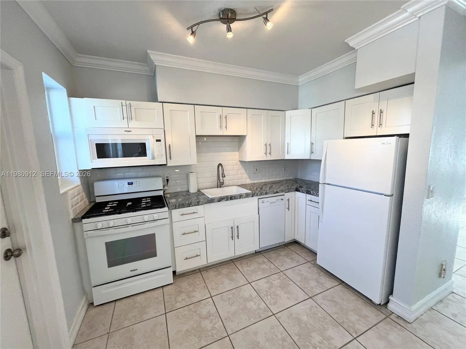 350 75th St 202, Miami Beach, Florida 33141, Miami Beach, Florida 33141, 1 Bedroom Bedrooms, ,1 BathroomBathrooms,Residential Lease,For Rent,350 75th St 202, Miami Beach, Florida 33141,A11980912