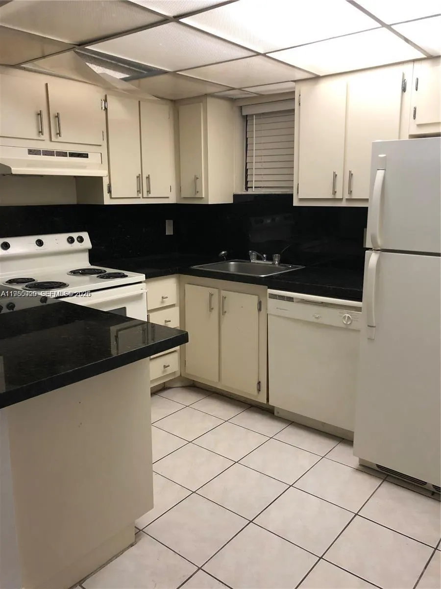 8290 Lake Dr 349, Doral, Florida 33166, Doral, Florida 33166, 1 Bedroom Bedrooms, ,1 BathroomBathrooms,Residential,For Sale,8290 Lake Dr 349, Doral, Florida 33166,A11980920