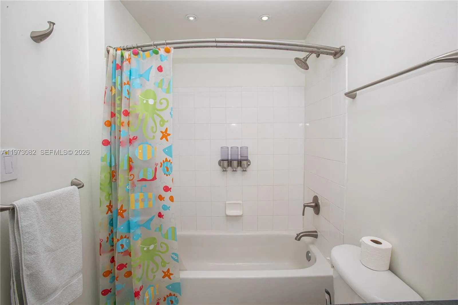 9172 Ne Collins Ave 312, Surfside, Florida 33154, Surfside, Florida 33154, 2 Bedrooms Bedrooms, ,2 BathroomsBathrooms,Residential Lease,For Rent,9172 Ne Collins Ave 312, Surfside, Florida 33154,A11973082