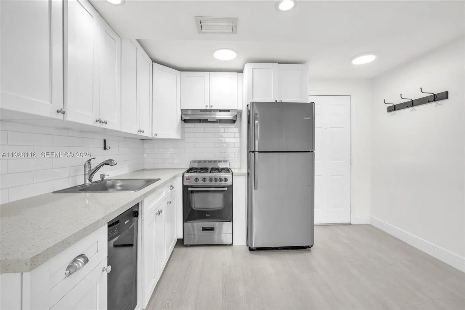 3245 Virginia St 43, Miami, Florida 33133, Miami, Florida 33133, 2 Bedrooms Bedrooms, ,2 BathroomsBathrooms,Residential Lease,For Rent,3245 Virginia St 43, Miami, Florida 33133,A11980116