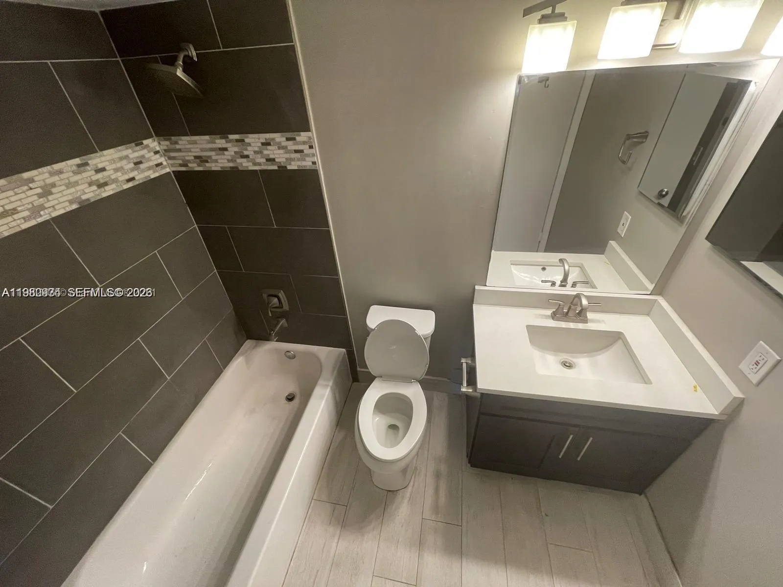2811 N Oakland Forest Dr 110, Oakland Park, Florid, Oakland Park, Florida 33309, 2 Bedrooms Bedrooms, ,2 BathroomsBathrooms,Residential Lease,For Rent,2811 N Oakland Forest Dr 110, Oakland Park, Florid,A11980934
