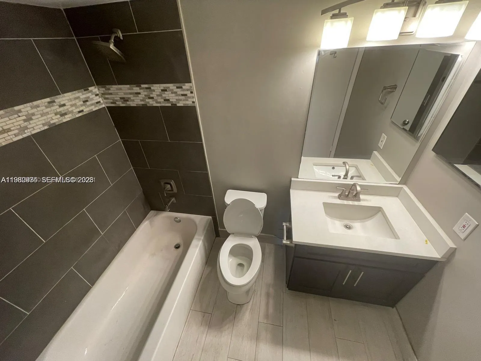 2811 N Oakland Forest Dr 110, Oakland Park, Florid, Oakland Park, Florida 33309, 2 Bedrooms Bedrooms, ,2 BathroomsBathrooms,Residential Lease,For Rent,2811 N Oakland Forest Dr 110, Oakland Park, Florid,A11980934