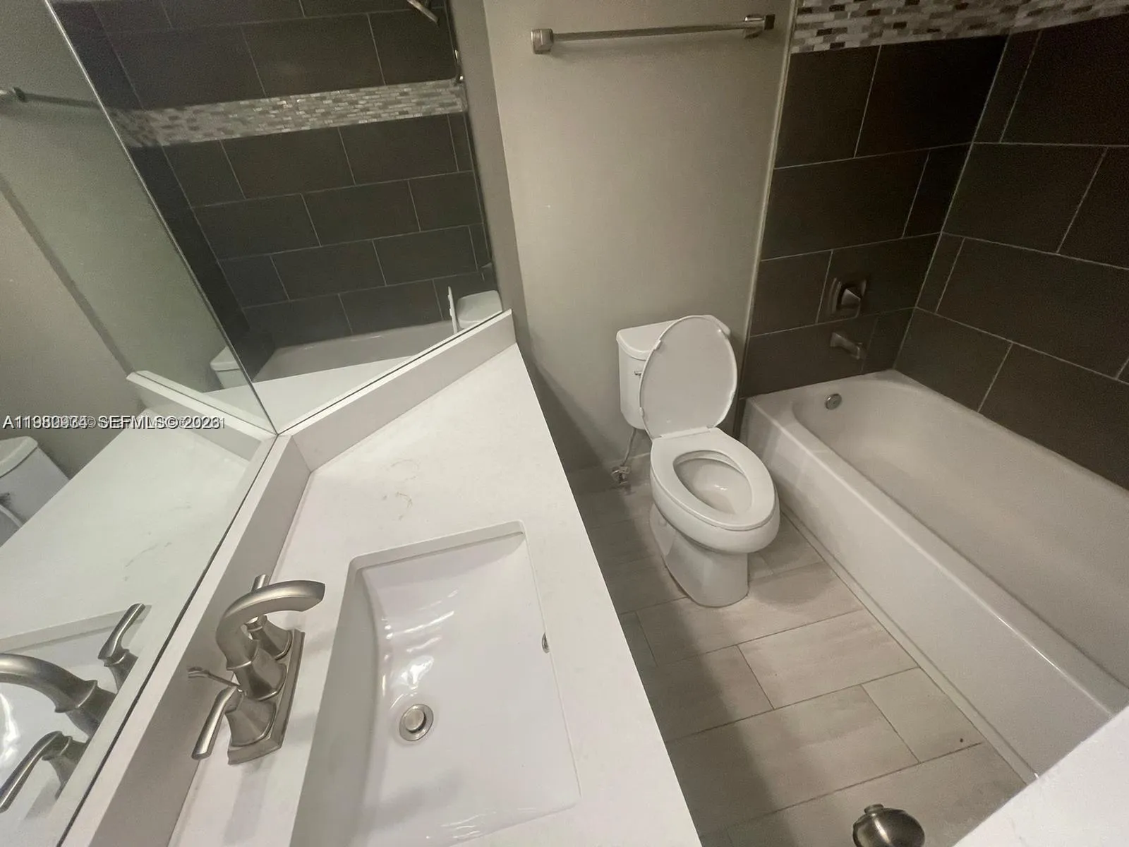 2811 N Oakland Forest Dr 110, Oakland Park, Florid, Oakland Park, Florida 33309, 2 Bedrooms Bedrooms, ,2 BathroomsBathrooms,Residential Lease,For Rent,2811 N Oakland Forest Dr 110, Oakland Park, Florid,A11980934