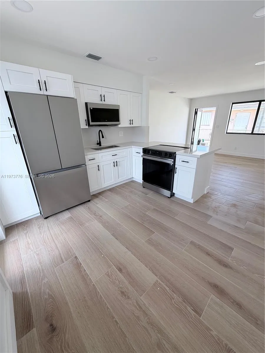 9381 Sw 39th St 9383, Miami, Florida 33165, Miami, Florida 33165, 2 Bedrooms Bedrooms, ,2 BathroomsBathrooms,Residential Lease,For Rent,9381 Sw 39th St 9383, Miami, Florida 33165,A11973776