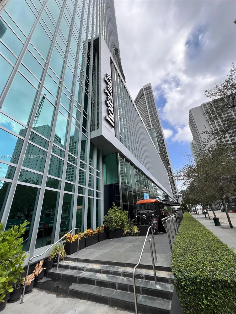 1395 Brickell Ave 2712, Miami, Florida 33131, Miami, Florida 33131, 1 Bedroom Bedrooms, ,1 BathroomBathrooms,Residential Lease,For Rent,1395 Brickell Ave 2712, Miami, Florida 33131,A11979339