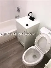 30 S Shore Dr 6, Miami Beach, Florida 33141, Miami Beach, Florida 33141, ,1 BathroomBathrooms,Residential Lease,For Rent,30 S Shore Dr 6, Miami Beach, Florida 33141,A11981053