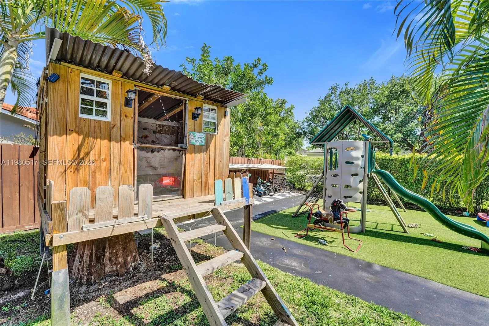 1015 S 14th Ave, Hollywood, Florida 33020, Hollywood, Florida 33020, 3 Bedrooms Bedrooms, ,4 BathroomsBathrooms,Residential,For Sale,1015 S 14th Ave, Hollywood, Florida 33020,A11980517