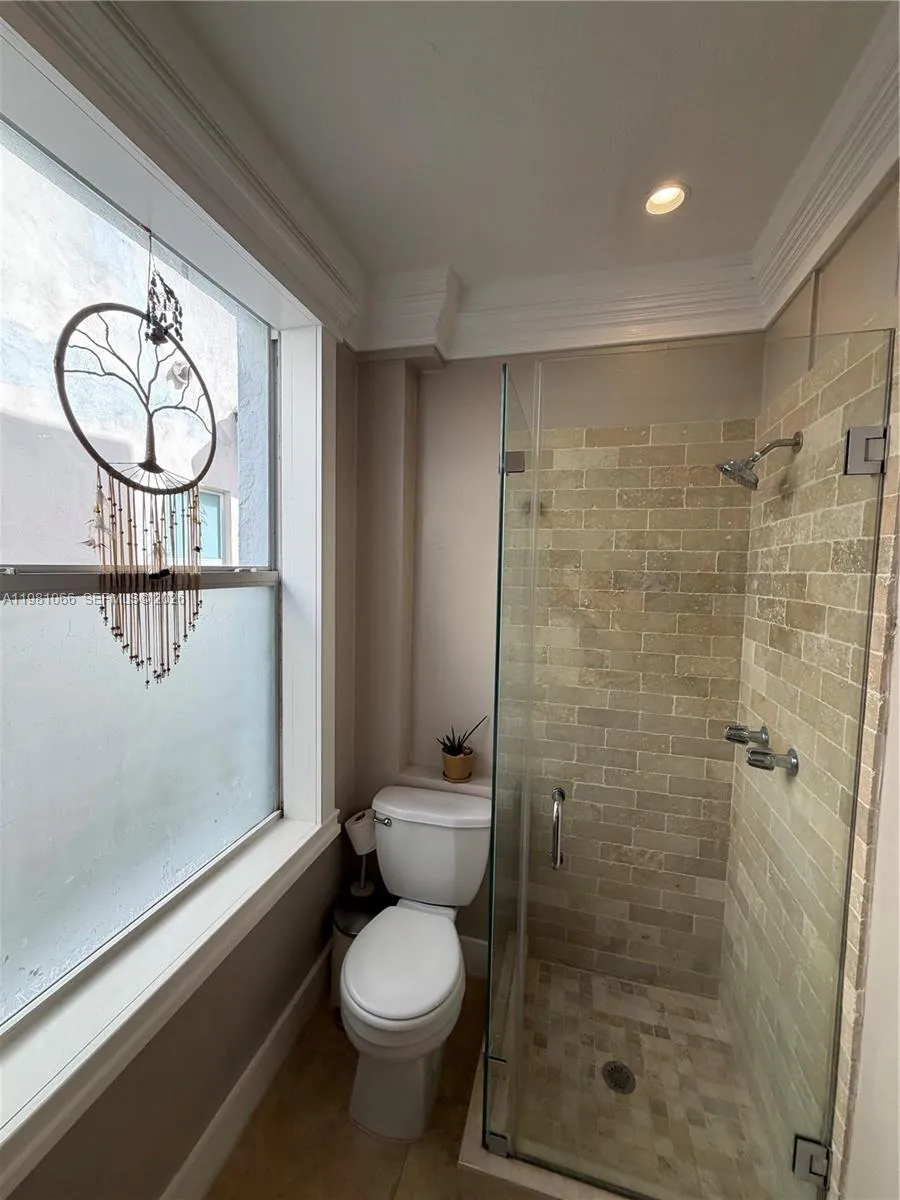 119 Menores Ave 8a, Coral Gables, Florida 33134, Coral Gables, Florida 33134, ,1 BathroomBathrooms,Residential Lease,For Rent,119 Menores Ave 8a, Coral Gables, Florida 33134,A11981066