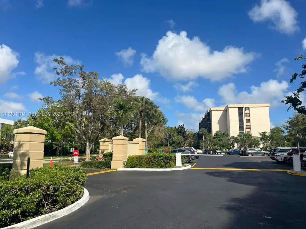 800 Ne 195th St 501, Miami, Florida 33179, Miami, Florida 33179, 3 Bedrooms Bedrooms, ,2 BathroomsBathrooms,Residential Lease,For Rent,800 Ne 195th St 501, Miami, Florida 33179,A11981104