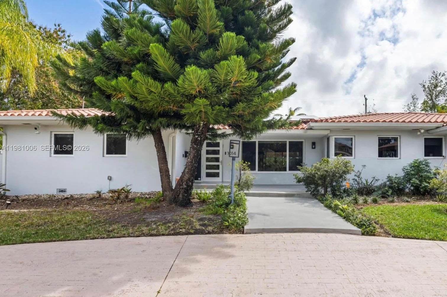 1014 Jefferson St, Hollywood, Florida 33019, Hollywood, Florida 33019, 4 Bedrooms Bedrooms, ,4 BathroomsBathrooms,Residential,For Sale,1014 Jefferson St, Hollywood, Florida 33019,A11981006