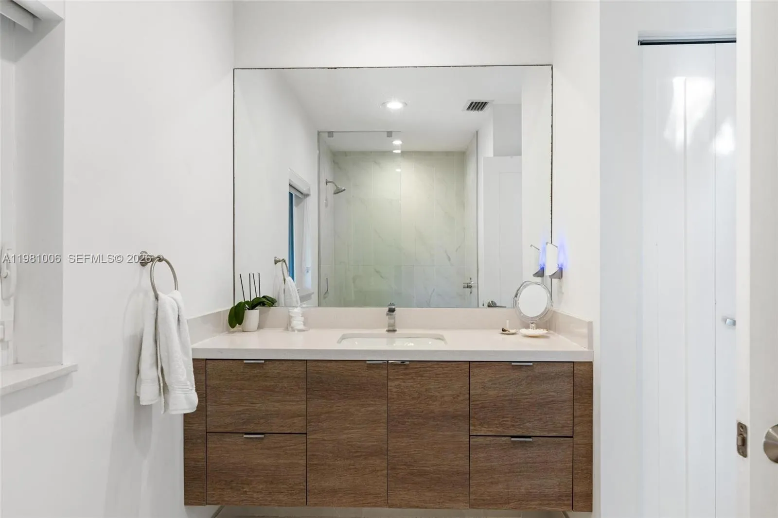 1014 Jefferson St, Hollywood, Florida 33019, Hollywood, Florida 33019, 4 Bedrooms Bedrooms, ,4 BathroomsBathrooms,Residential,For Sale,1014 Jefferson St, Hollywood, Florida 33019,A11981006