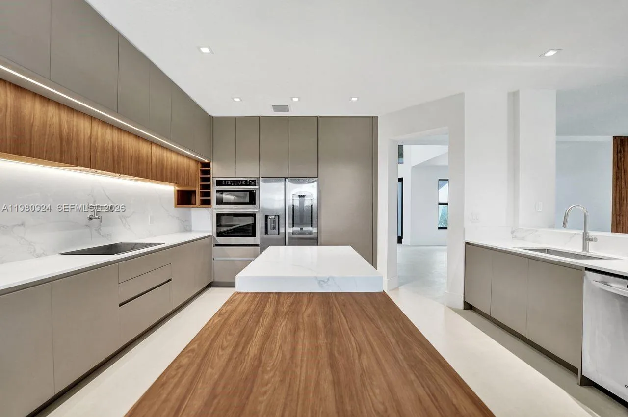 4100 E Gardenia Ave 4100, Weston, Florida 33332, Weston, Florida 33332, 5 Bedrooms Bedrooms, ,4 BathroomsBathrooms,Residential Lease,For Rent,4100 E Gardenia Ave 4100, Weston, Florida 33332,A11980924