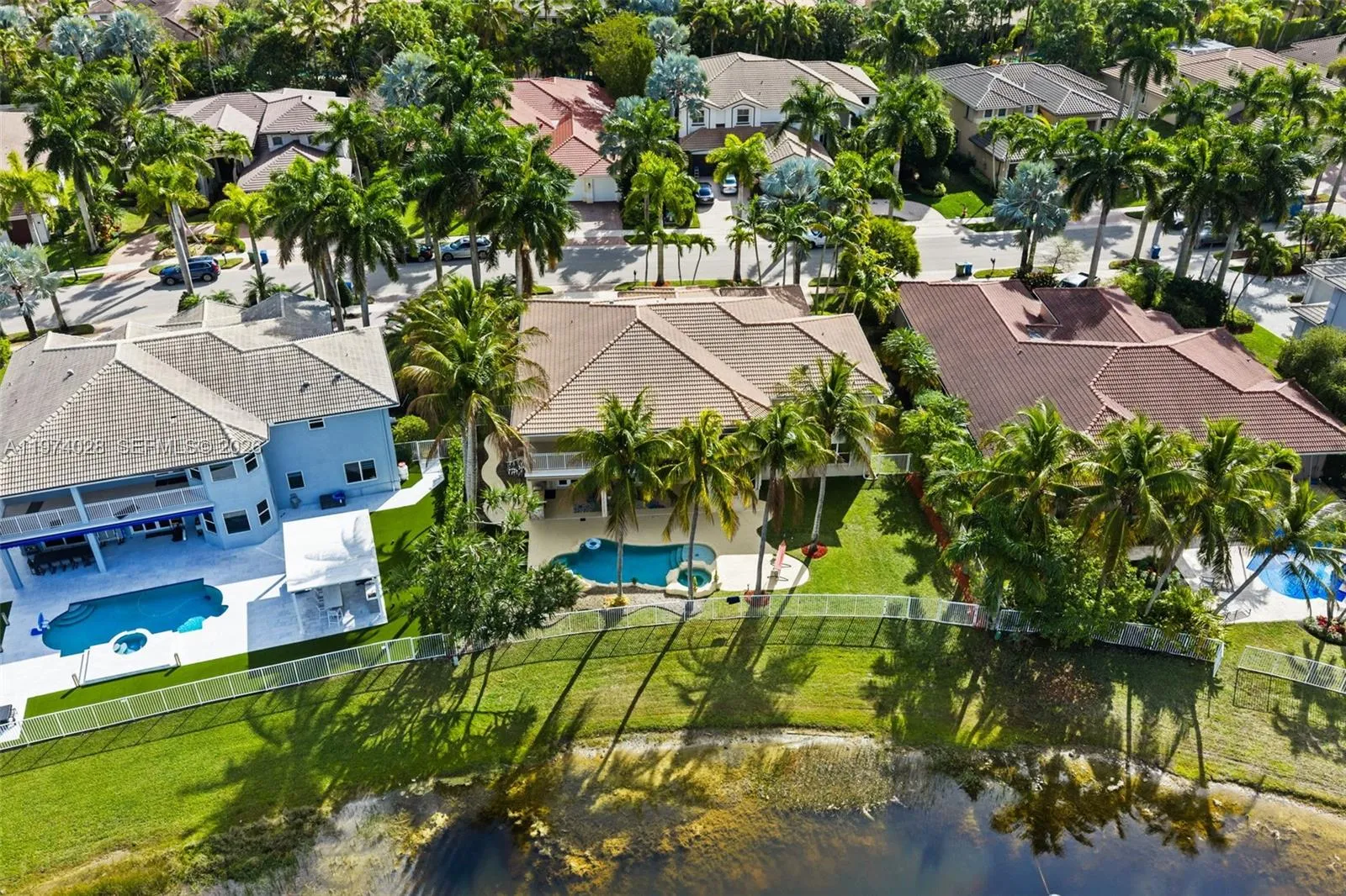 1537 Victoria Isle Way, Weston, Florida 33327, Weston, Florida 33327, 5 Bedrooms Bedrooms, ,5 BathroomsBathrooms,Residential,For Sale,1537 Victoria Isle Way, Weston, Florida 33327,A11974028