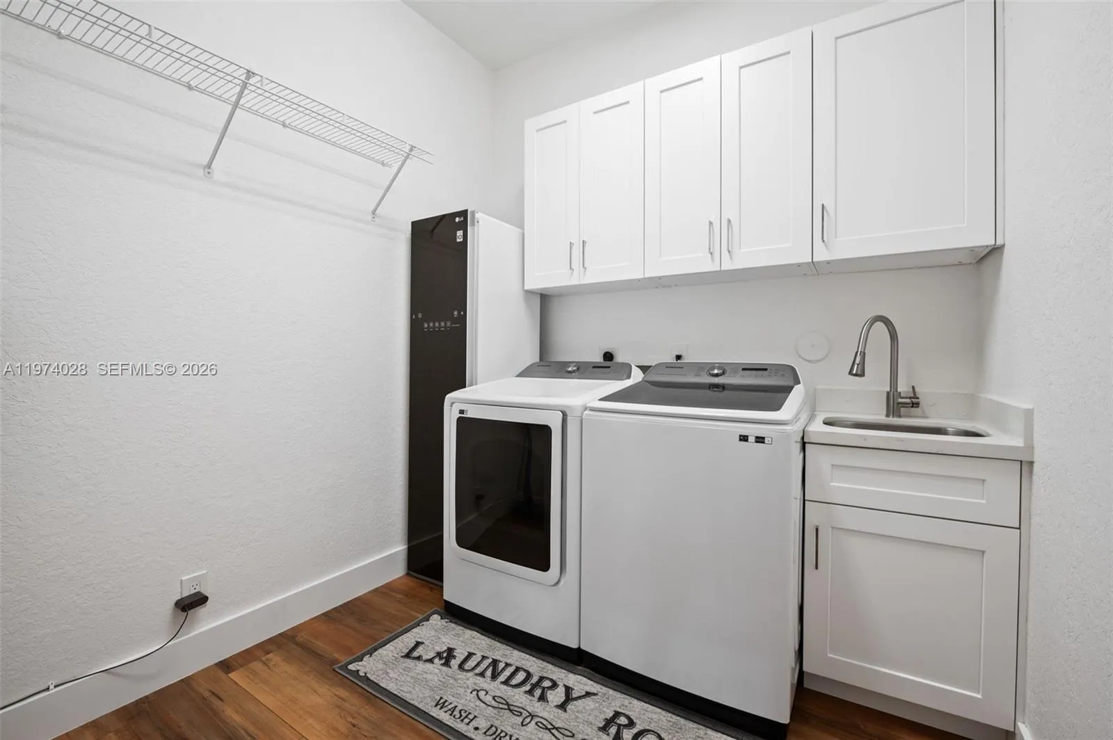 1537 Victoria Isle Way, Weston, Florida 33327, Weston, Florida 33327, 5 Bedrooms Bedrooms, ,5 BathroomsBathrooms,Residential,For Sale,1537 Victoria Isle Way, Weston, Florida 33327,A11974028