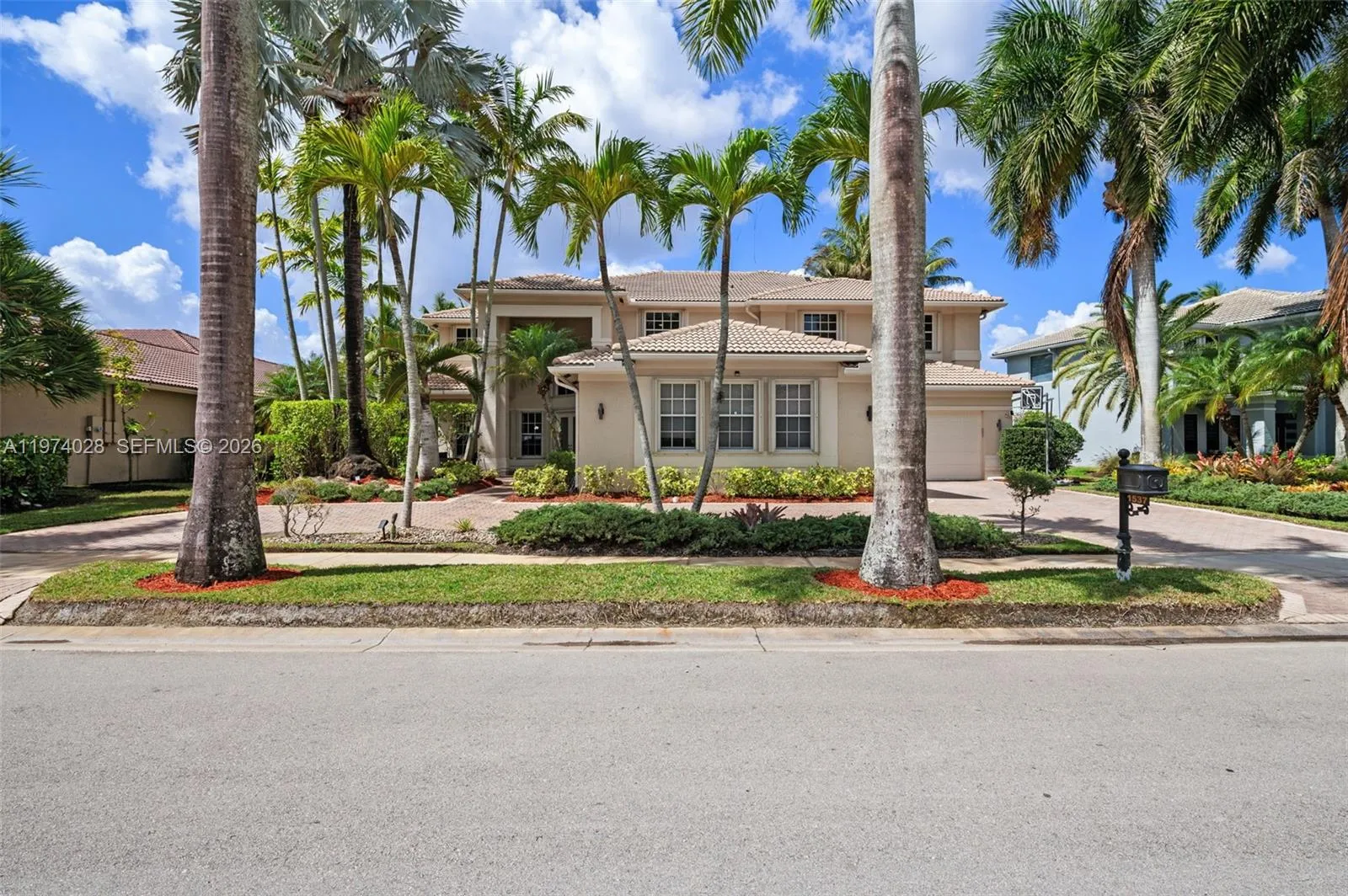 1537 Victoria Isle Way, Weston, Florida 33327, Weston, Florida 33327, 5 Bedrooms Bedrooms, ,5 BathroomsBathrooms,Residential,For Sale,1537 Victoria Isle Way, Weston, Florida 33327,A11974028