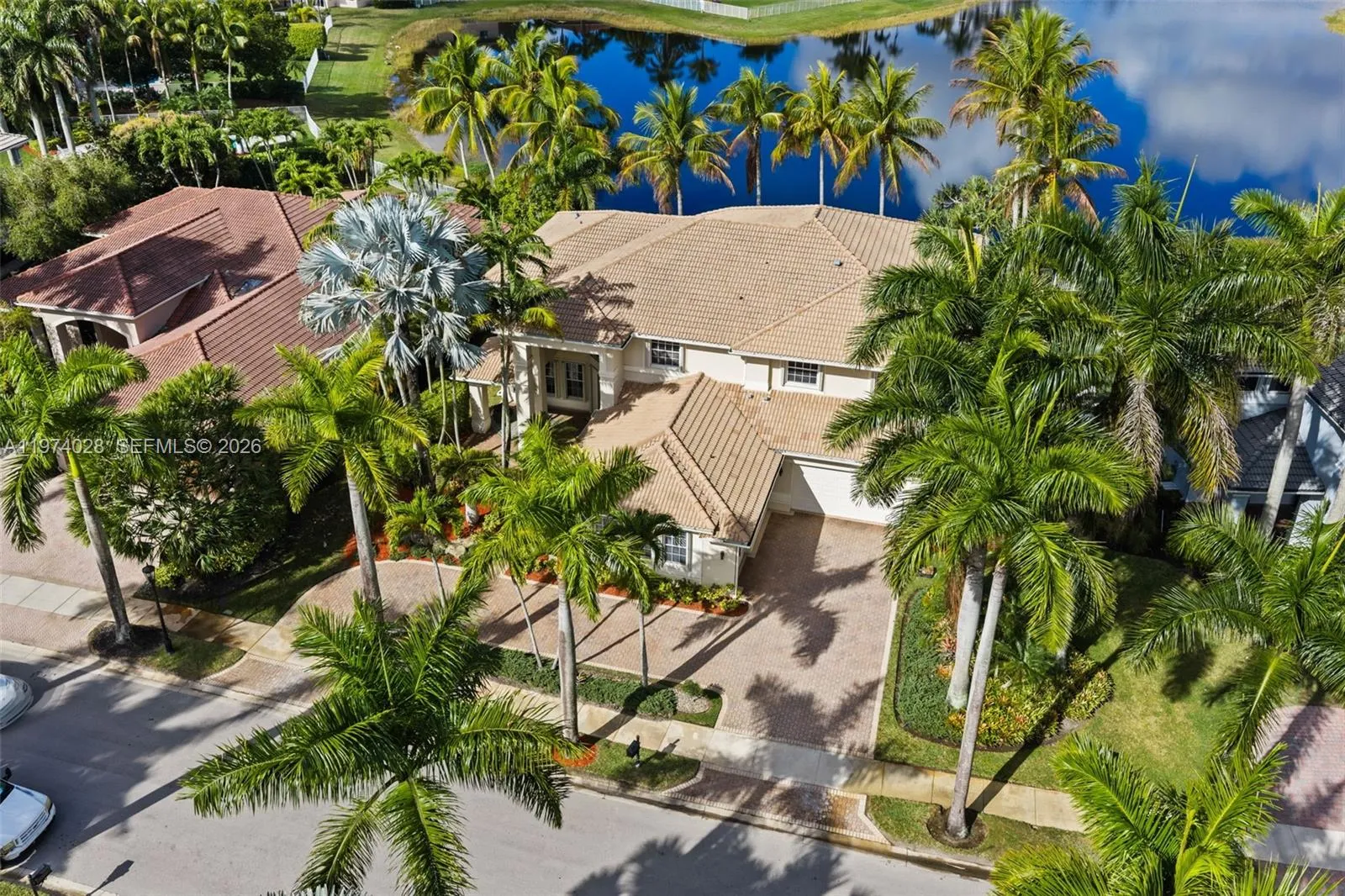 1537 Victoria Isle Way, Weston, Florida 33327, Weston, Florida 33327, 5 Bedrooms Bedrooms, ,5 BathroomsBathrooms,Residential,For Sale,1537 Victoria Isle Way, Weston, Florida 33327,A11974028