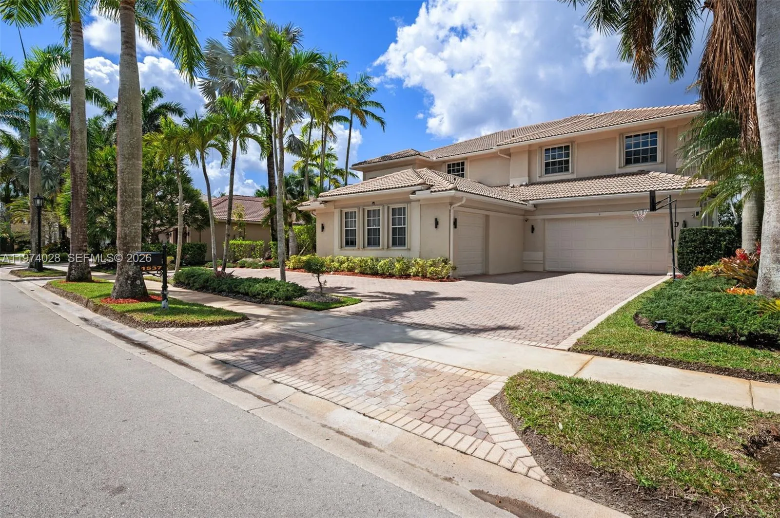 1537 Victoria Isle Way, Weston, Florida 33327, Weston, Florida 33327, 5 Bedrooms Bedrooms, ,5 BathroomsBathrooms,Residential,For Sale,1537 Victoria Isle Way, Weston, Florida 33327,A11974028