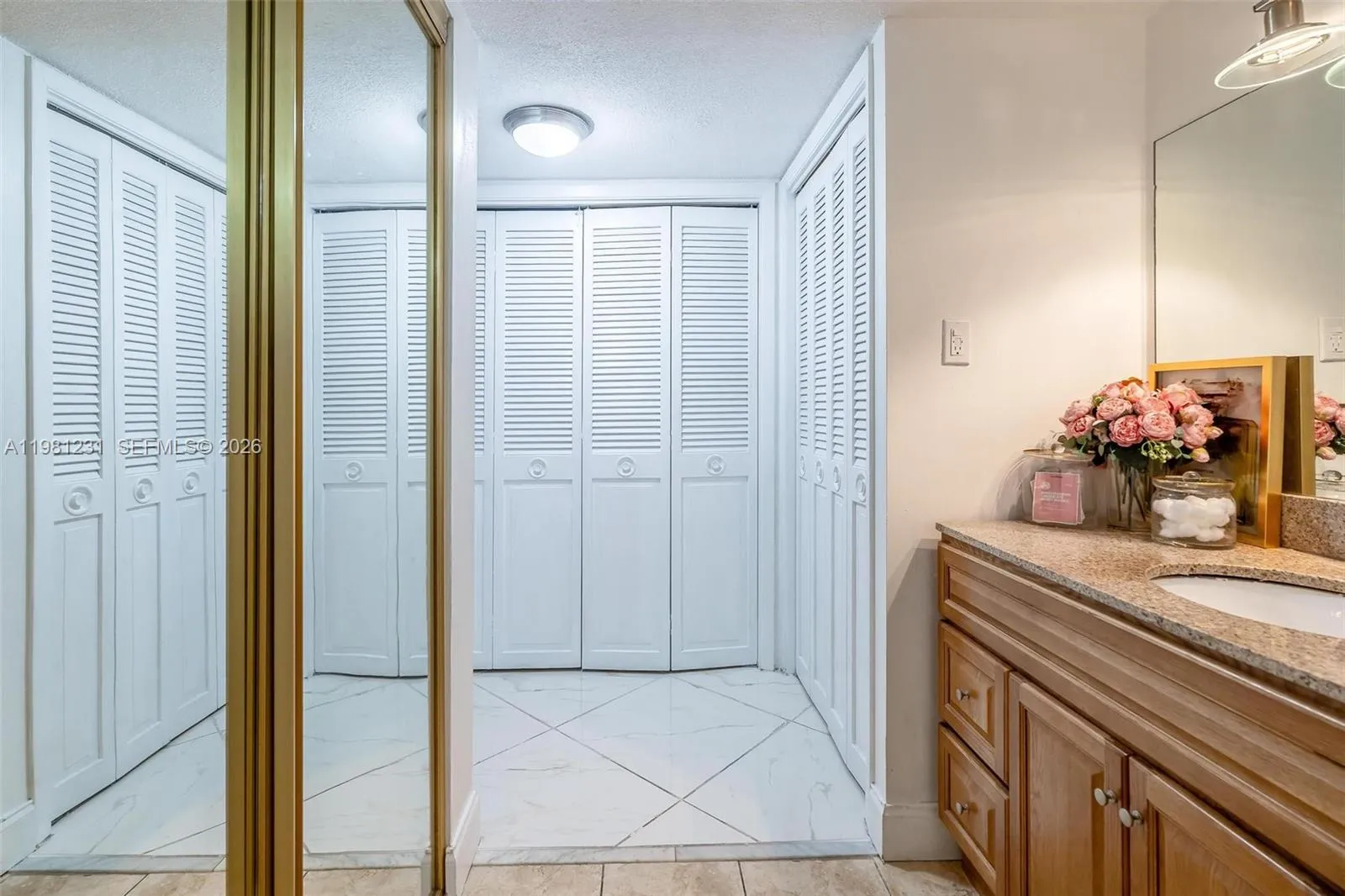 18071 Biscayne Blvd 402, Aventura, Florida 33160, Aventura, Florida 33160, 2 Bedrooms Bedrooms, ,2 BathroomsBathrooms,Residential,For Sale,18071 Biscayne Blvd 402, Aventura, Florida 33160,A11981231