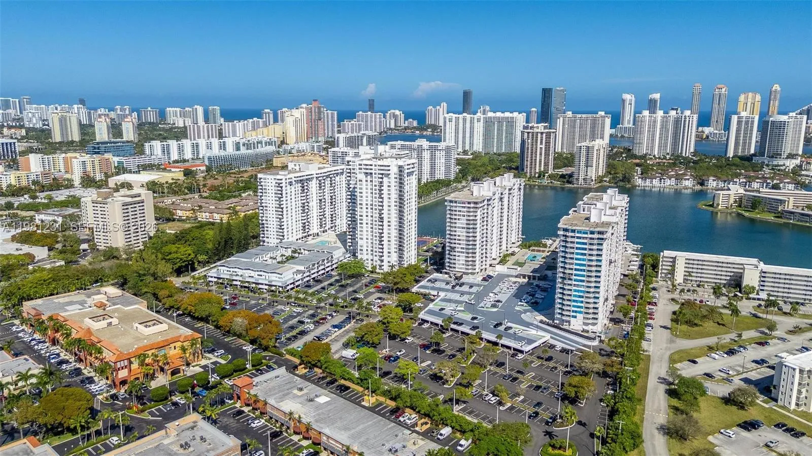 18071 Biscayne Blvd 402, Aventura, Florida 33160, Aventura, Florida 33160, 2 Bedrooms Bedrooms, ,2 BathroomsBathrooms,Residential,For Sale,18071 Biscayne Blvd 402, Aventura, Florida 33160,A11981231