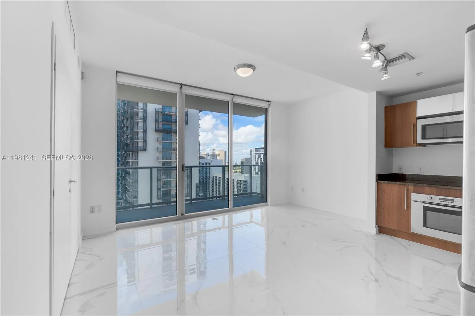 300 S Biscayne Bl T-3309, Miami, Florida 33131, Miami, Florida 33131, 1 Bedroom Bedrooms, ,1 BathroomBathrooms,Residential Lease,For Rent,300 S Biscayne Bl T-3309, Miami, Florida 33131,A11981241
